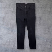 Load image into Gallery viewer, Levi's "Slimming Slim" Classic Black Denim Stretch Fit Jeans