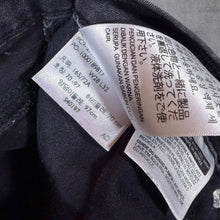 Load image into Gallery viewer, Levi's "Slimming Slim" Classic Black Denim Stretch Fit Jeans