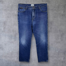 Load image into Gallery viewer, Wrangler "Texas" Faded Blue Straight Leg Regular Fit Denim Cotton Jeans