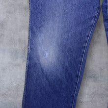 Load image into Gallery viewer, Wrangler "Texas" Faded Blue Straight Leg Regular Fit Denim Cotton Jeans