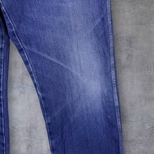 Load image into Gallery viewer, Wrangler "Texas" Faded Blue Straight Leg Regular Fit Denim Cotton Jeans