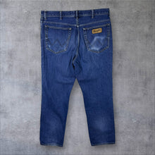 Load image into Gallery viewer, Wrangler "Texas" Faded Blue Straight Leg Regular Fit Denim Cotton Jeans