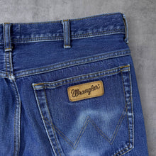 Load image into Gallery viewer, Wrangler "Texas" Faded Blue Straight Leg Regular Fit Denim Cotton Jeans