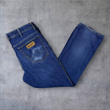 Load image into Gallery viewer, Wrangler "Texas" Faded Blue Straight Leg Regular Fit Denim Cotton Jeans