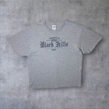 Load image into Gallery viewer, Delta "Property Of Black Hills"" USA Tourist Spellout Graphic Grey T-Shirt