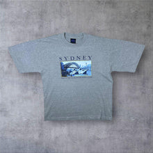 Load image into Gallery viewer, Early 00’s Sydney “One Of The World’s Greatest Cities” Australia Souvenir Graphic T-Shirt