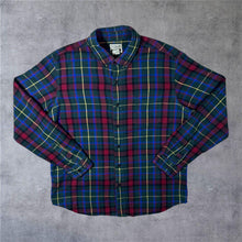 Load image into Gallery viewer, Vintage L.L.Bean "Traditional Fit" Plaid Check Long Sleeve Button-Down Flannel Shirt