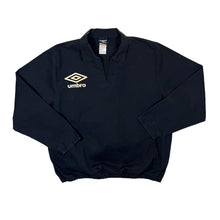 Load image into Gallery viewer, UMBRO Classic Logo Spellout Graphic Black Drill Pullover Training Sweatshirt Top