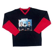 Load image into Gallery viewer, Vintage MEN IN BLACK 2 (2002) Sci-Fi Movie Graphic V-Neck Layered Long Sleeve T-Shirt