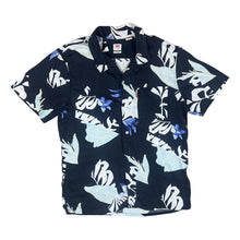 Load image into Gallery viewer, LEVI'S "Relaxed" Tropical Hawaiian Patterned Short Sleeve Open Collar Shirt