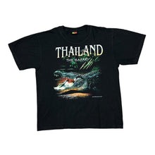 Load image into Gallery viewer, Early 00's Joligolf THAILAND "The Safari" Crocodile Souvenir Spellout Graphic T-Shirt