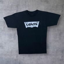 Load image into Gallery viewer, Levi's Classic Tab Logo Spellout Black Graphic T-Shirt