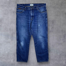 Load image into Gallery viewer, Wrangler "Texas" Classic Blue Straight Leg Regular Fit Denim Jeans