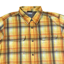Load image into Gallery viewer, COLUMBIA SPORTSWEAR &quot;Titanium&quot; Plaid Check Short Sleeve Nylon Shirt
