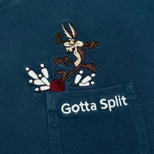 Load image into Gallery viewer, Vintage Warner Bros (1997) LOONEY TUNES "Gotta Split" Wile. E. Coyote Embroidered Character Pocket T-Shirt
