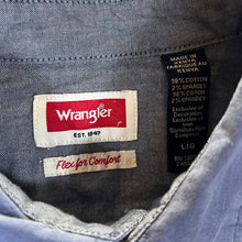 Load image into Gallery viewer, WRANGLER "Flex For Comfort" Classic Blue Short Sleeve Cotton Shirt