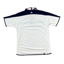 Load image into Gallery viewer, Vintage UMBRO ENGLAND 2003/2005 Football Embroidered Emblem Reversible Football Shirt Jersey