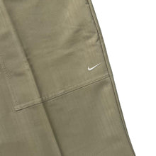 Load image into Gallery viewer, NIKE GOLF Classic Front Pleat Embroidered Mini Logo Shorts