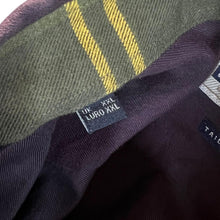 Load image into Gallery viewer, Barbour "Tailored Fit" Maroon Purple Long Sleeve Button-Up Cotton Shirt