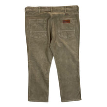 Load image into Gallery viewer, WRANGLER "Arizona" Classic Brown Corduroy Cord Straight Leg Trousers