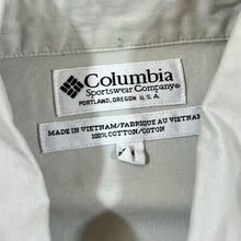 Load image into Gallery viewer, Vintage COLUMBIA SPORTSWEAR Classic Short Sleeve Button-Up Cotton Safari Outdoor Shirt
