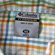 Load image into Gallery viewer, COLUMBIA SPORTSWEAR "Titanium" Multi Colour Plaid Check Short Sleeve Button-Up Shirt