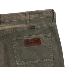 Load image into Gallery viewer, WRANGLER "Arizona" Classic Brown Corduroy Cord Straight Leg Trousers