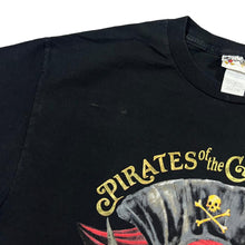 Load image into Gallery viewer, Vintage WALT DISNEY WORLD "Pirates Of The Caribbean" Souvenir Skull Crossbones Spellout Graphic T-Shirt