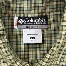 Load image into Gallery viewer, COLUMBIA &quot;XCO&quot; Classic Green Plaid Check Short Sleeve Outdoor Shirt
