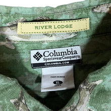 Load image into Gallery viewer, COLUMBIA "Suffolk, VA" Fish Patterned Cotton Short Sleeve Button-Up Shirt