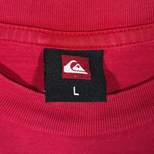 Load image into Gallery viewer, Early 00's QUIKSILVER Logo Spellout Graphic Surfer Skater Red Short Sleeve T-Shirt