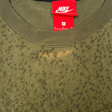 Load image into Gallery viewer, NIKE Embroidered Mini Patch Logo Raglan Crewneck Sweatshirt