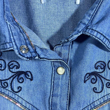 Load image into Gallery viewer, Early 00's Cowboy Western Style Embroidered Floral Popper Blue Denim Long Sleeve Shirt