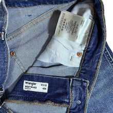 Load image into Gallery viewer, WRANGLER "Westward Bootcut" Classic High Waisted Blue Denim Jeans