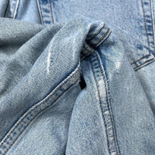 Load image into Gallery viewer, Vintage GAP BLUE JEANS "Reverse" Classic High Waist Mom Blue Denim Jeans