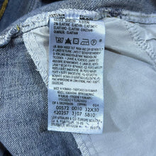 Load image into Gallery viewer, LEVI'S 572 "Boot Cut" Classic Blue Denim Zipper Fly Jeans