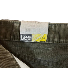 Load image into Gallery viewer, Early 00's LEE "Seattle" Classic Khaki Brown Corduroy Cord Straight Leg Trousers