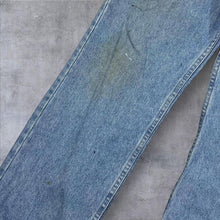 Load image into Gallery viewer, Early 00's Lee Jeans Classic Straight Leg Regular Fit Distressed Blue Denim Jeans