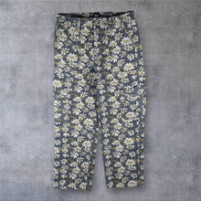 Load image into Gallery viewer, BDG Urban Outfitters Floral Cargo Skate Jeans W32 L32 Daisy Print Trousers