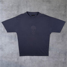 Load image into Gallery viewer, Early 00's Stark Goth Y2K Skull Graphic Faded Navy Blue Short Sleeve T-Shirt