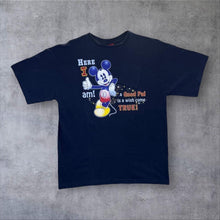 Load image into Gallery viewer, Vintage Disney Jerry Leigh “Here I Am” Mickey Mouse Graphic Navy Blue T-Shirt