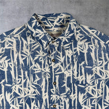 Load image into Gallery viewer, Vintage Fieldmaster Hawaiian Tropical Pattern Blue White Linen Rayon Shirt