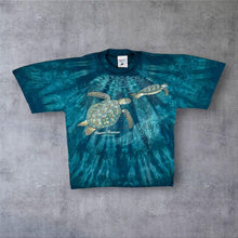 Load image into Gallery viewer, Vintage Gooses "Green Turtles Australia" Wildlife Blue Tie Dye T-Shirt