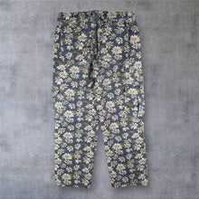 Load image into Gallery viewer, BDG Urban Outfitters Floral Cargo Skate Jeans W32 L32 Daisy Print Trousers