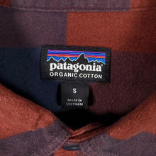 Load image into Gallery viewer, Patagonia Fjord Flannel Shirt Mens S Organic Cotton 42400 Red Navy Buffalo Check