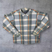 Load image into Gallery viewer, Patagonia Fezzman Shirt Mens M 53935 SP12 Organic Cotton Plaid Check Outdoor