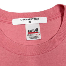Load image into Gallery viewer, Anvil (1993) CAYMAN ISLANDS Sea Shell Souvenir Spellout Graphic Single Stitch T-Shirt