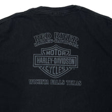 Load image into Gallery viewer, HARLEY DAVIDSON (2009) “Red River” Wichita Falls Texas Biker Spellout Graphic T-Shirt