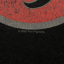 Load image into Gallery viewer, FOO FIGHTERS (2000) Graphic Logo Spellout Alternative Rock Hard Rock Band T-Shirt
