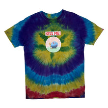 Load image into Gallery viewer, TOPPS “KISS ME!” Cartoon Bear Novelty Spellout Graphic Tie Dye T-Shirt